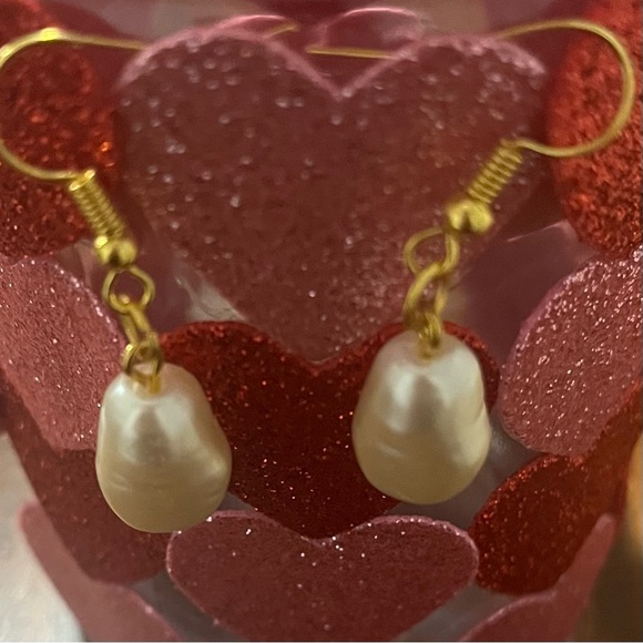 Pearl Earrings Gold White Handmade - Picture 2 of 3